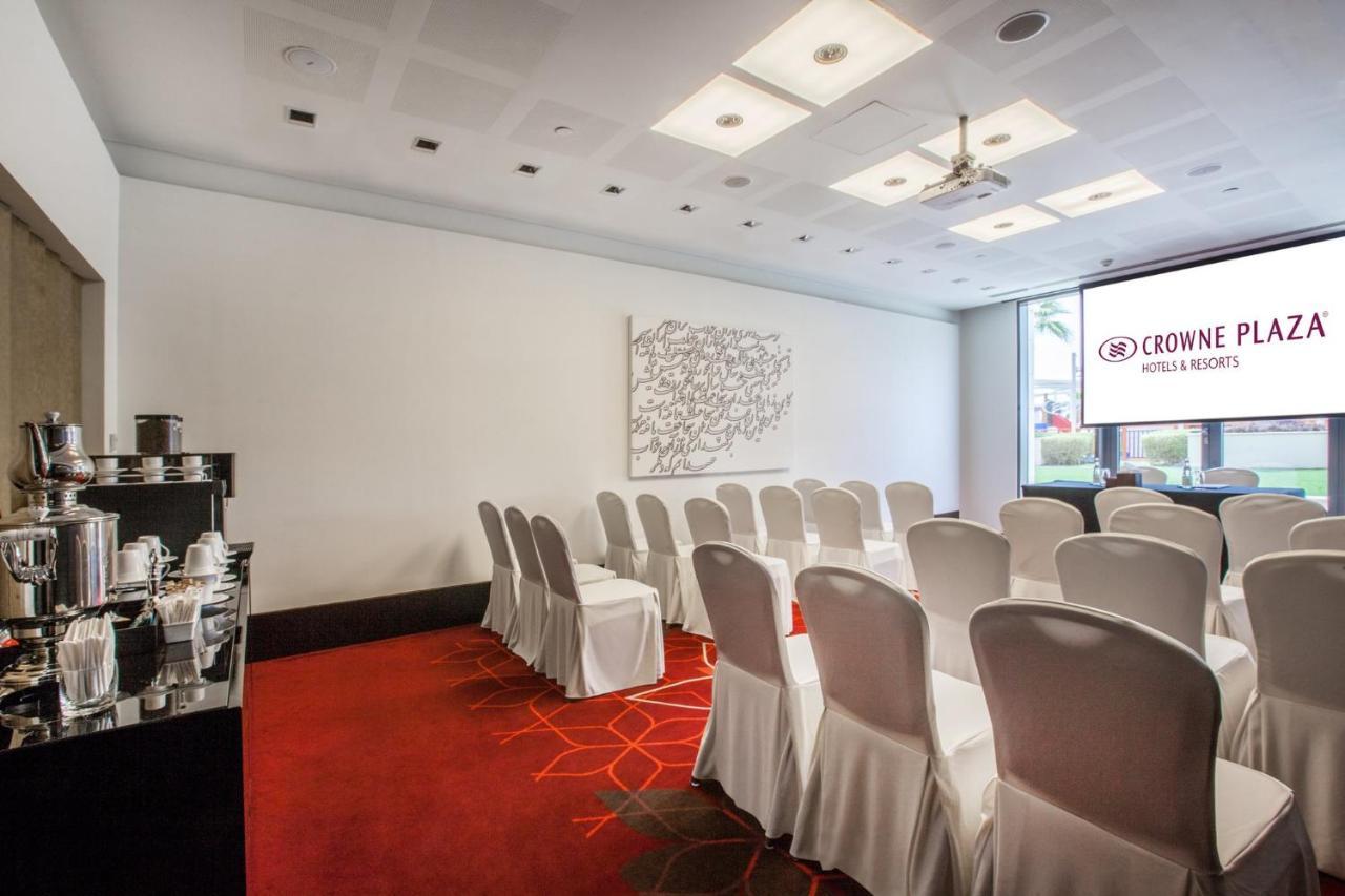 Hotel Crowne Plaza Yas Island By Ihg Abu Dhabi Esterno foto
