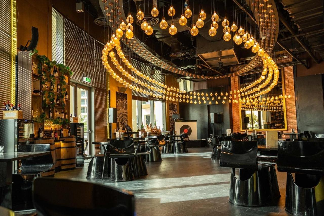 Hotel Crowne Plaza Yas Island By Ihg Abu Dhabi Esterno foto