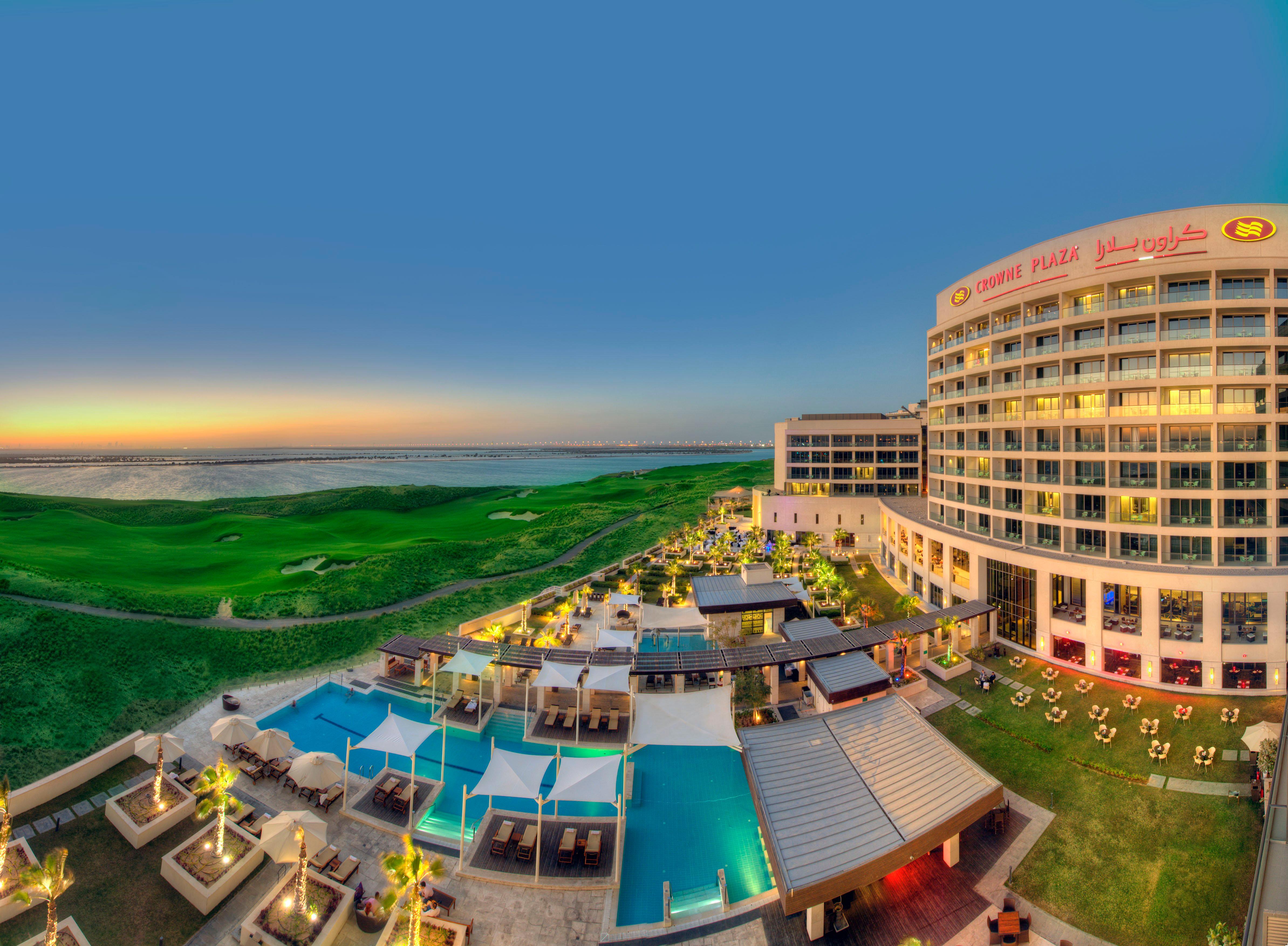 Hotel Crowne Plaza Yas Island By Ihg Abu Dhabi Esterno foto
